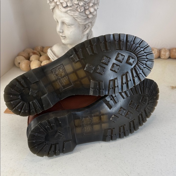 Dr Martens 2976 Leonore Chelsea Boots Faux Fur Lined in Saddle Tan Size 9 (NWOB) - Picture 9 of 11